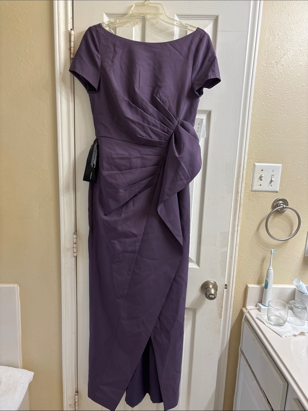 Kay Unger lady’s dress. Deep violet maxi dress and fully lined. NWT